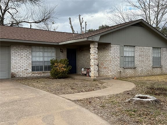 2nd image of 1213 S Ridgefield Cir