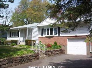 4 Hilldale Rd, West Hartford, CT 06117