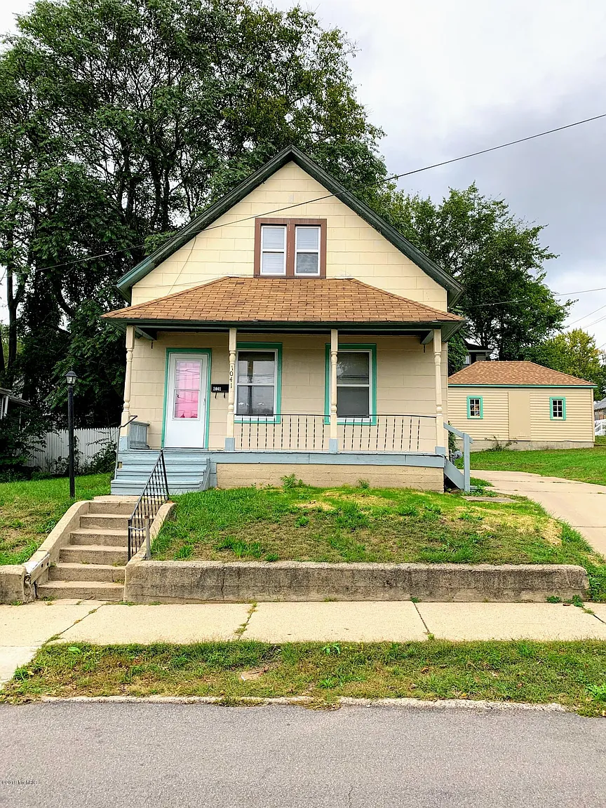 1041 Noble St SE photo 1