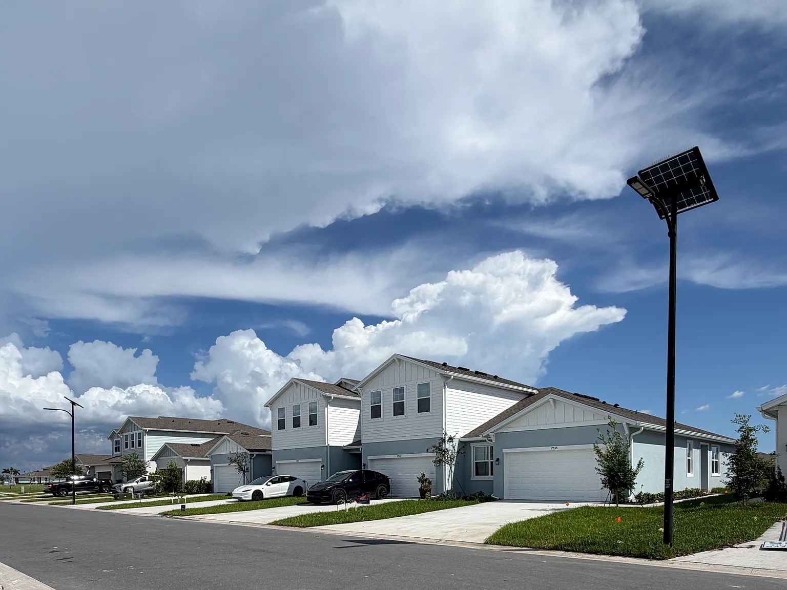 3 bed, 1433 sqft, $2,595 — Photo 1