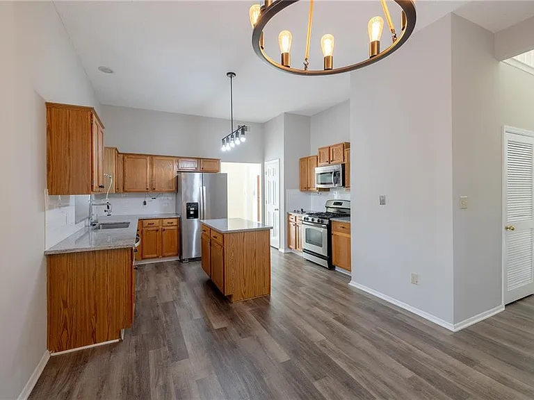 10950 Pinehigh Dr — Photo 8