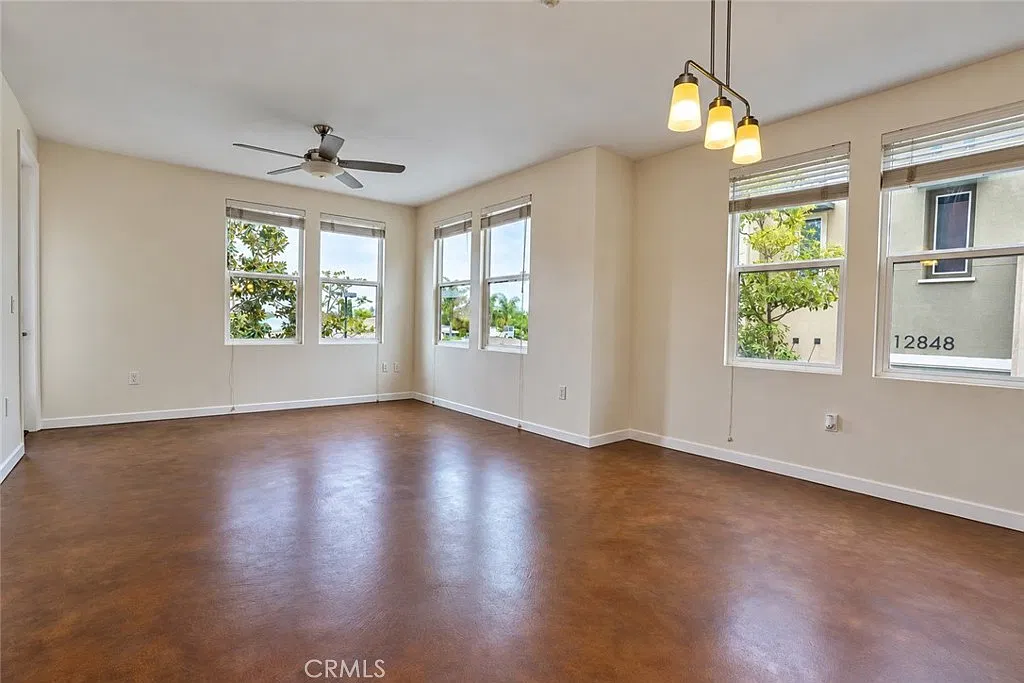 12842 Palm St — Photo 3