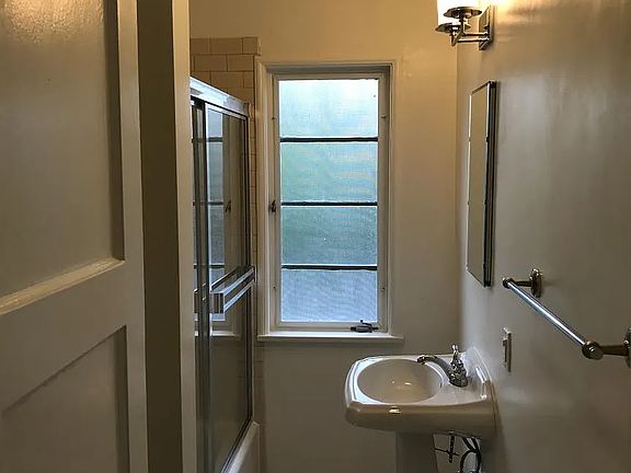 5th image of 1316 N Citrus Ave APT 3