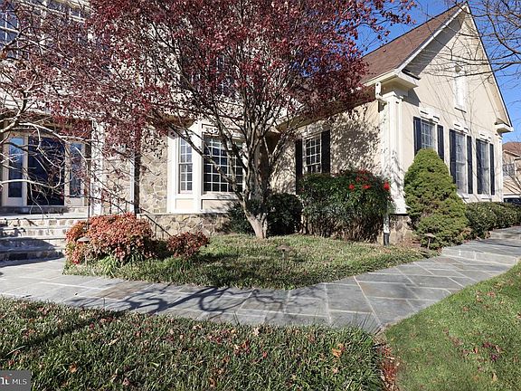 3rd image of 3237 Foxvale Dr