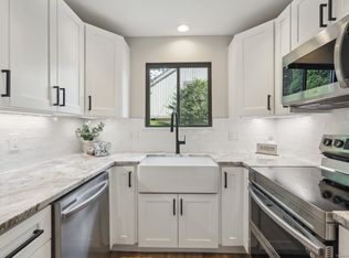 20 Heritage Vlg #B, Southbury, CT 06488