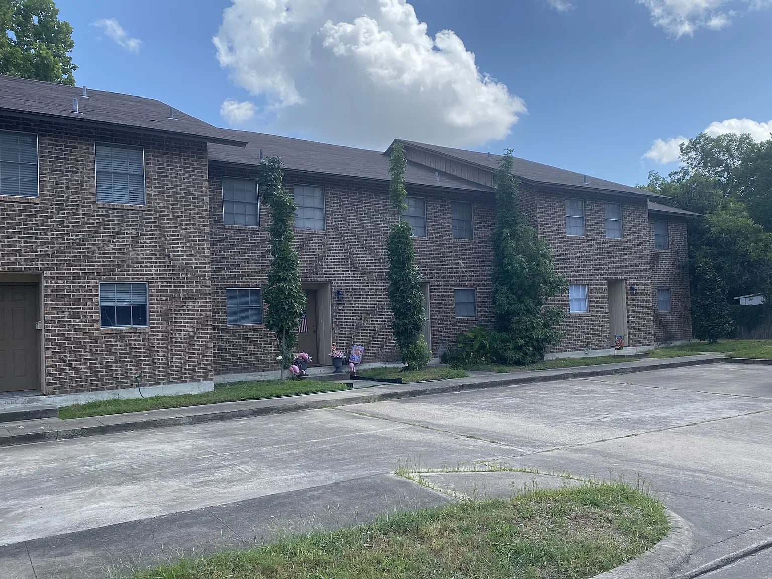 2 bed, 1.5 bath, $1,200 — Photo 1