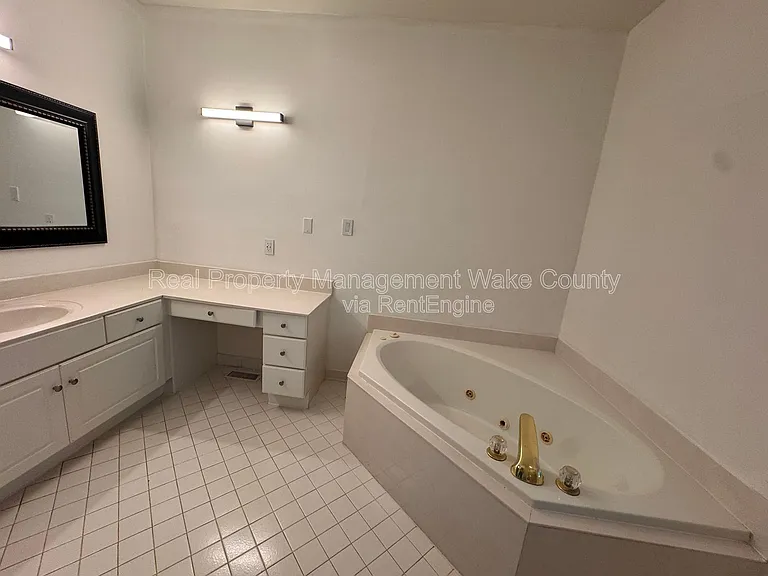 102 Powder Mill Ct — Photo 32