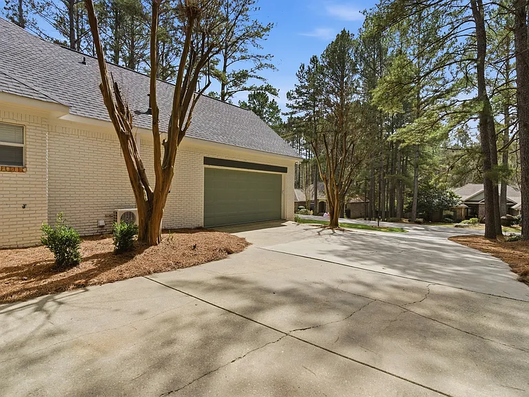 18 Tuckahoe — Photo 4