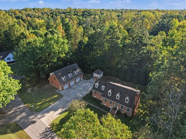 120 Lacy Ln, Bowling Green, VA 22427