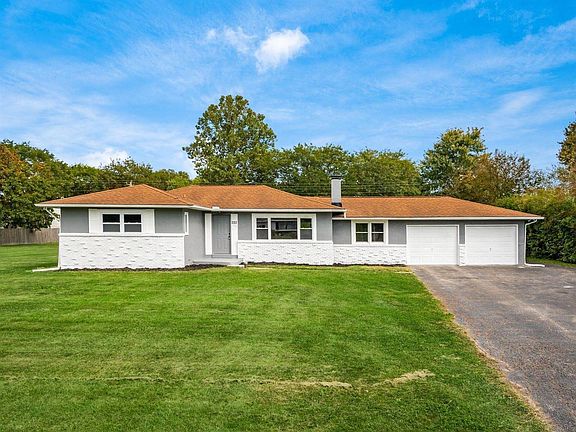 3rd image of 220 Pearl Ln