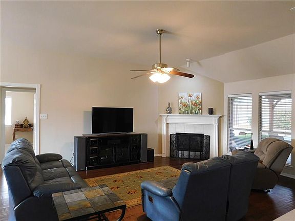 5th image of 1417 Clear Creek Dr