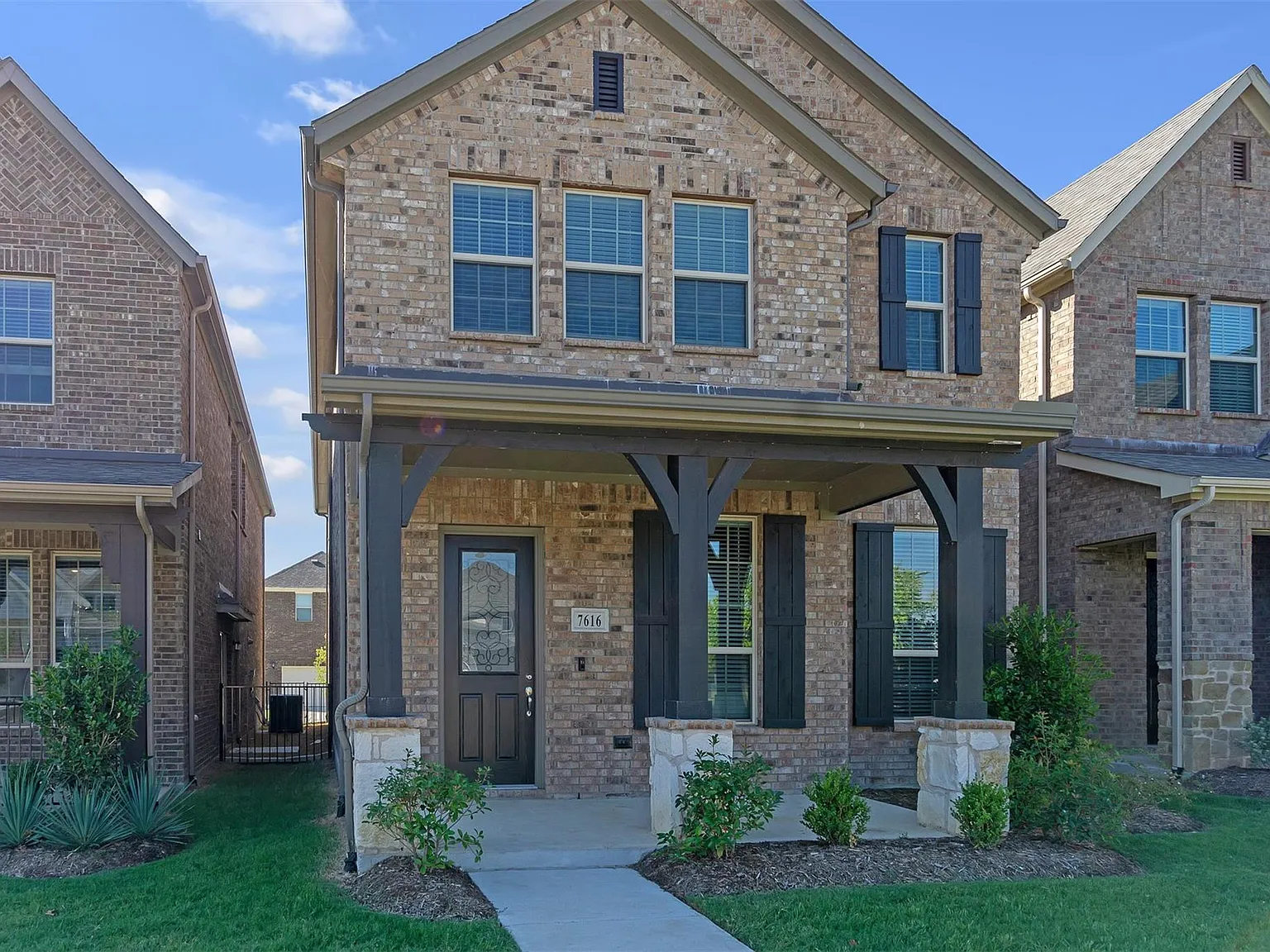 3 bed, 2.5 bath, 2297 sqft, $2,750 — Photo 3
