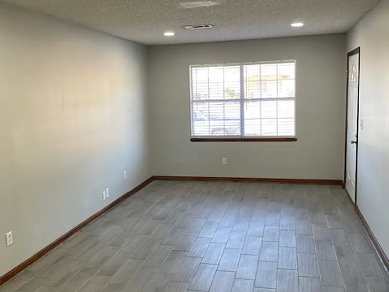 1150 Gentry Dr — Photo 7