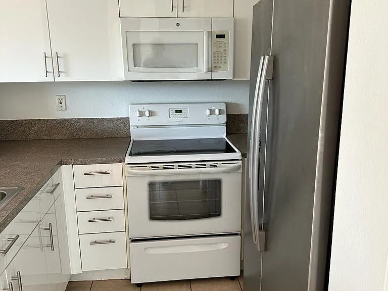 1570 NE 33rd Rd #201 — Photo 14