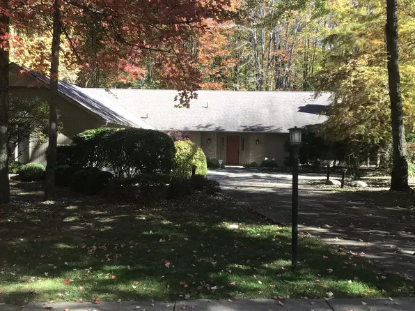 10377 Pine Needle Trl, Strongsville, OH 44149