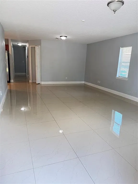 3 bed, 2.0 bath, 1293 sqft, $2,395 — Photo 3