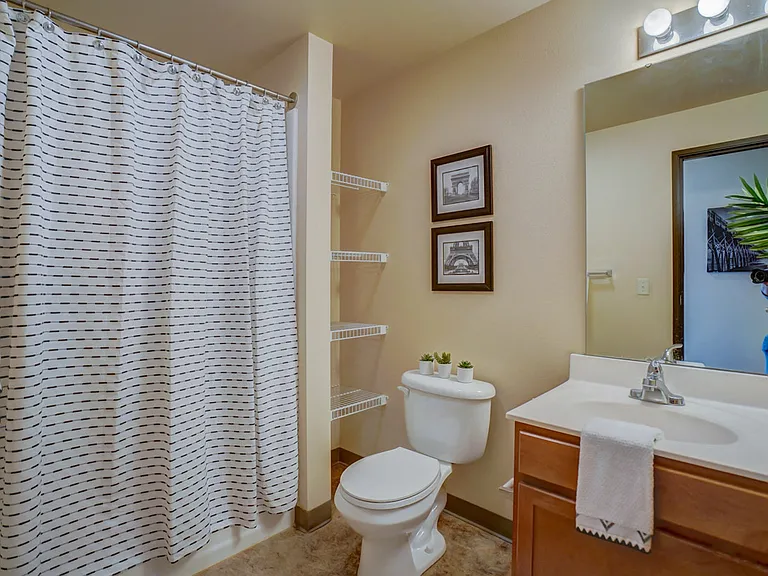 Park Regent Apartments — Photo 7