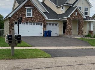 3383 Ridgestone Way, Woodbury, MN 55129