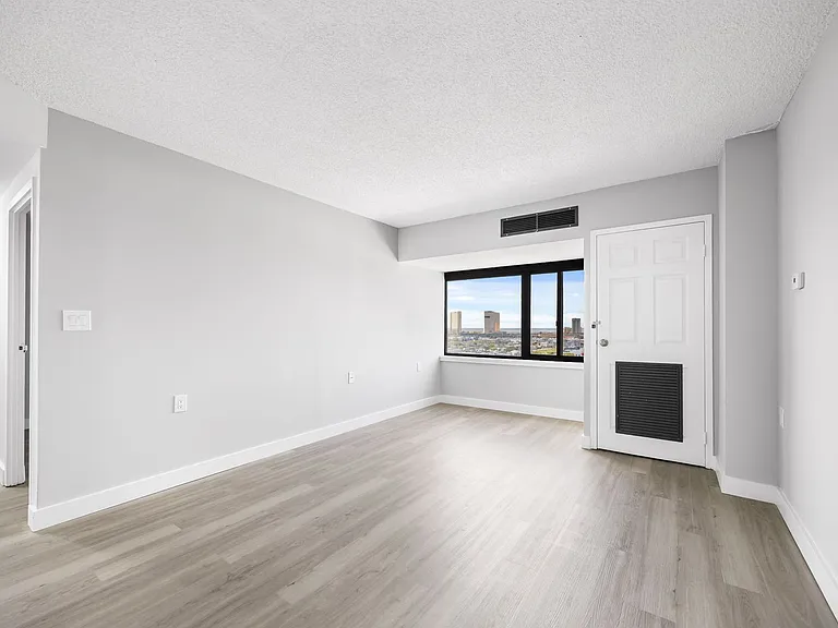 Atlantic Apartments — Photo 24