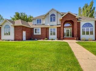 518 Harwood Dr S, Fargo, ND 58104