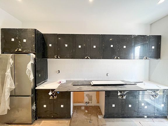 5th image of 328 Putman Ave #2