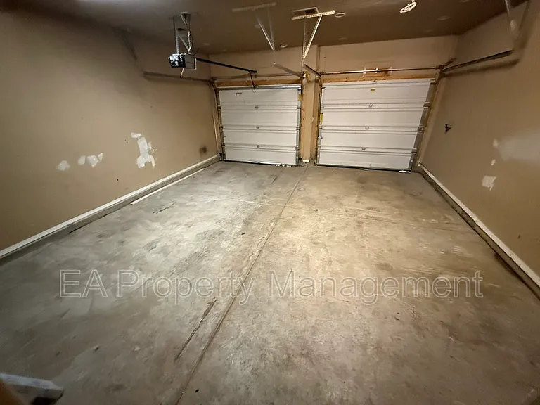 927 Tieran Ct NE — Photo 9