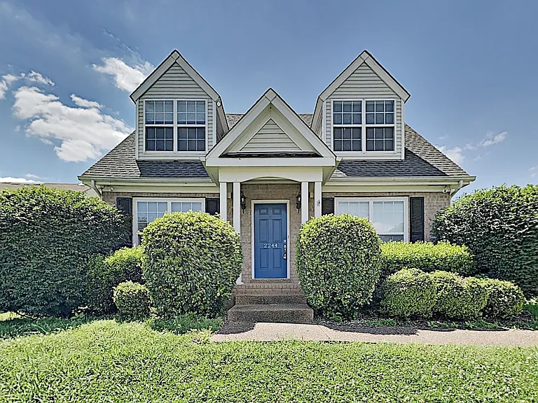 2244 Dewey Dr — Photo 1