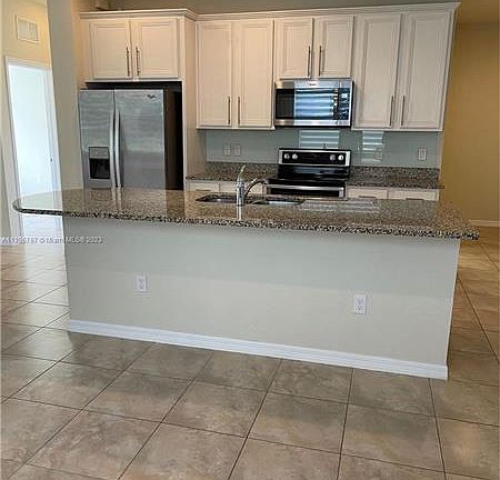 3rd image of 1022 Banyan Dr