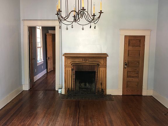 2nd image of 913 Blythe St