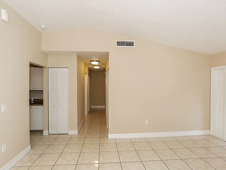 4205 SW 137th Ct — Photo 8