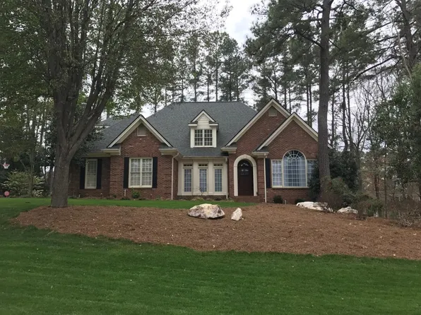 205 Tynemouth Dr, Cary, NC 27513