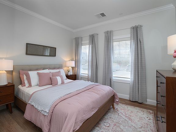 3rd image of 74 Rockingham Rd #207