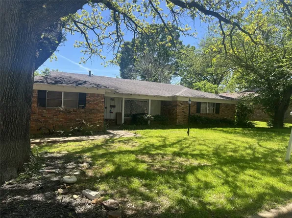 4820 Briarwood Ln, Fort Worth, TX 76103