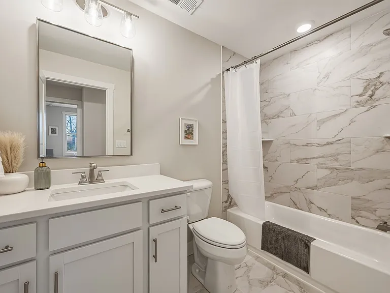 2552 Talbott Ave — Photo 4