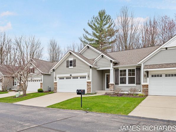 16991 Pickett Ln, Nunica, MI 49448