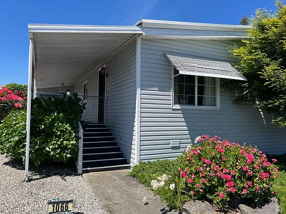 2nd image of 1066 Maple Drive