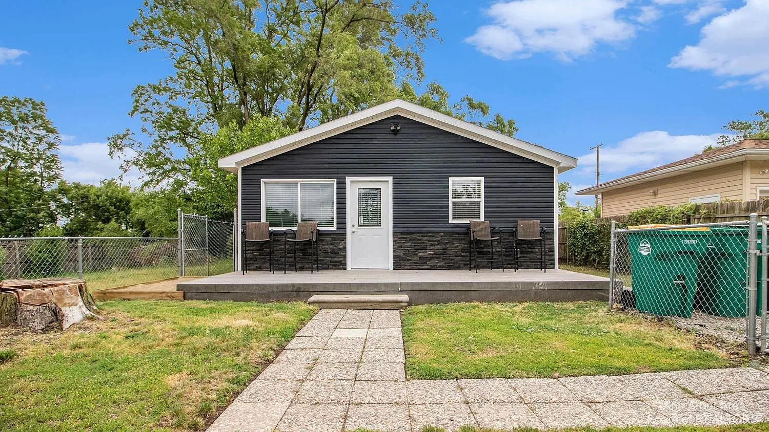 2139 Bradley Ave photo 1