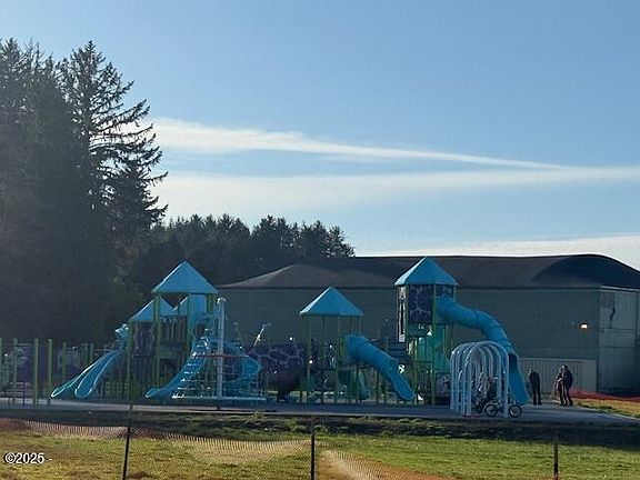 3rd image of 1120 S Crestline Dr
