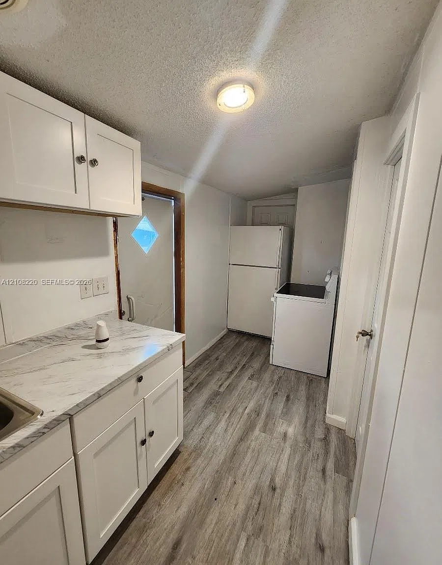 11908 Cove Pl — Photo 2