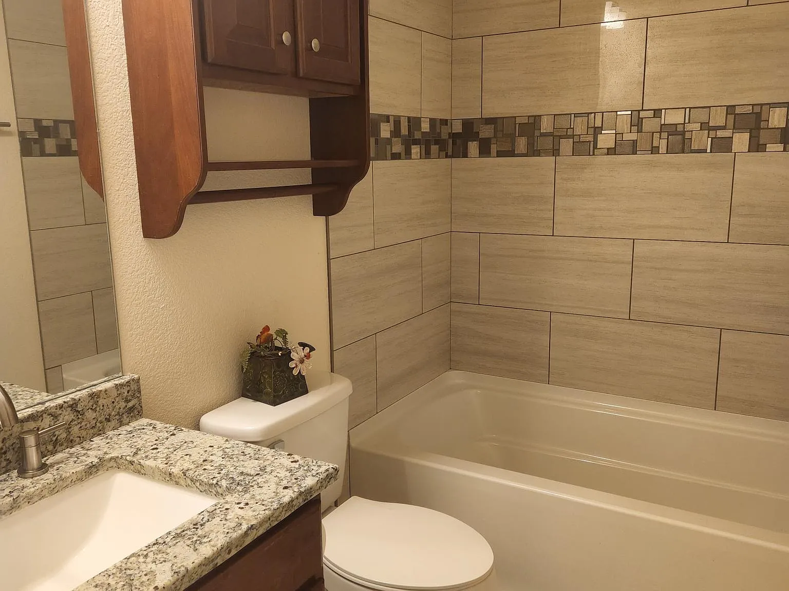 3 bed, 2.5 bath, 1824 sqft, $2,650 — Photo 2