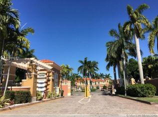 10648 SW 6th St, Pembroke Pines, FL 33025