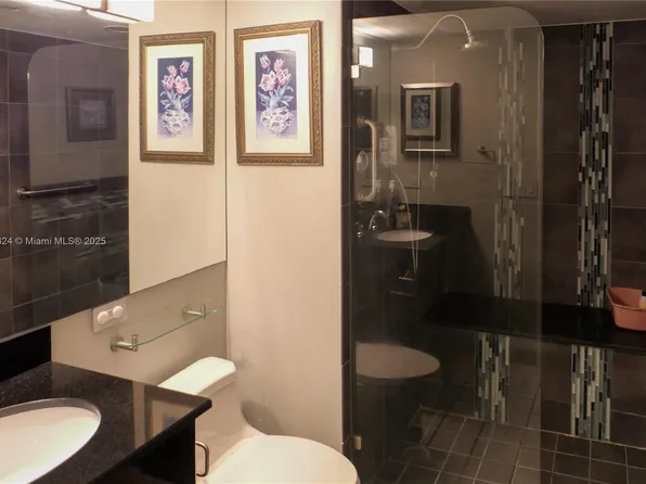 9423 S Hollybrook Lake Dr APT 108, Pembroke Pines, FL 33025