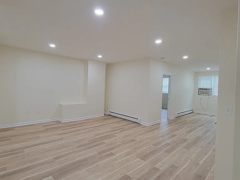 228 Orchard St #1R — Photo 10