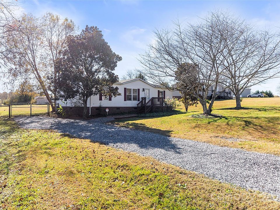 1st image of 203 Grassy Meadow Ln