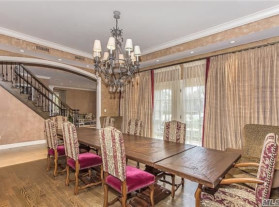 4th image of 251 Oakford St