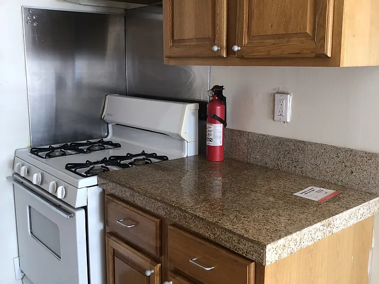 5149 York Blvd — Photo 2