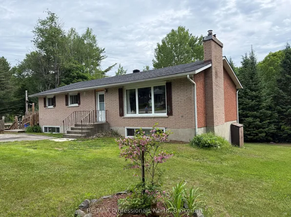 37 S Spruce Dr, Huntsville, ON P0B 1L0