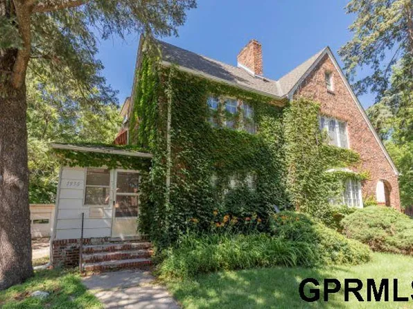 1950 Sumner St, Lincoln, NE 68502