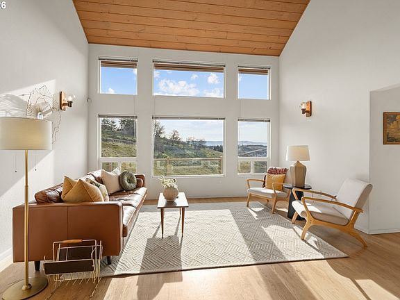 3rd image of 704 NW 3rd Dr