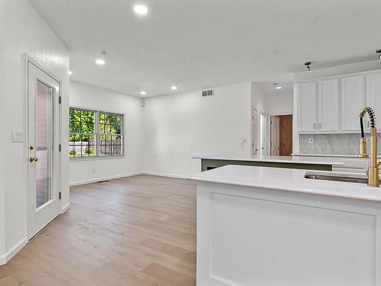 114 Heatherstone Dr #1 — Photo 12